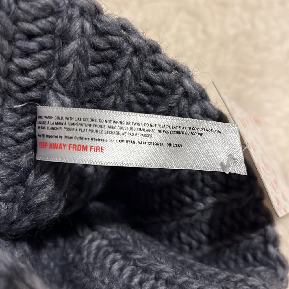 NWT Free People Everything Rosy Beanie Grey with Blue Purple Embroidery Flower - Picture 10 of 10